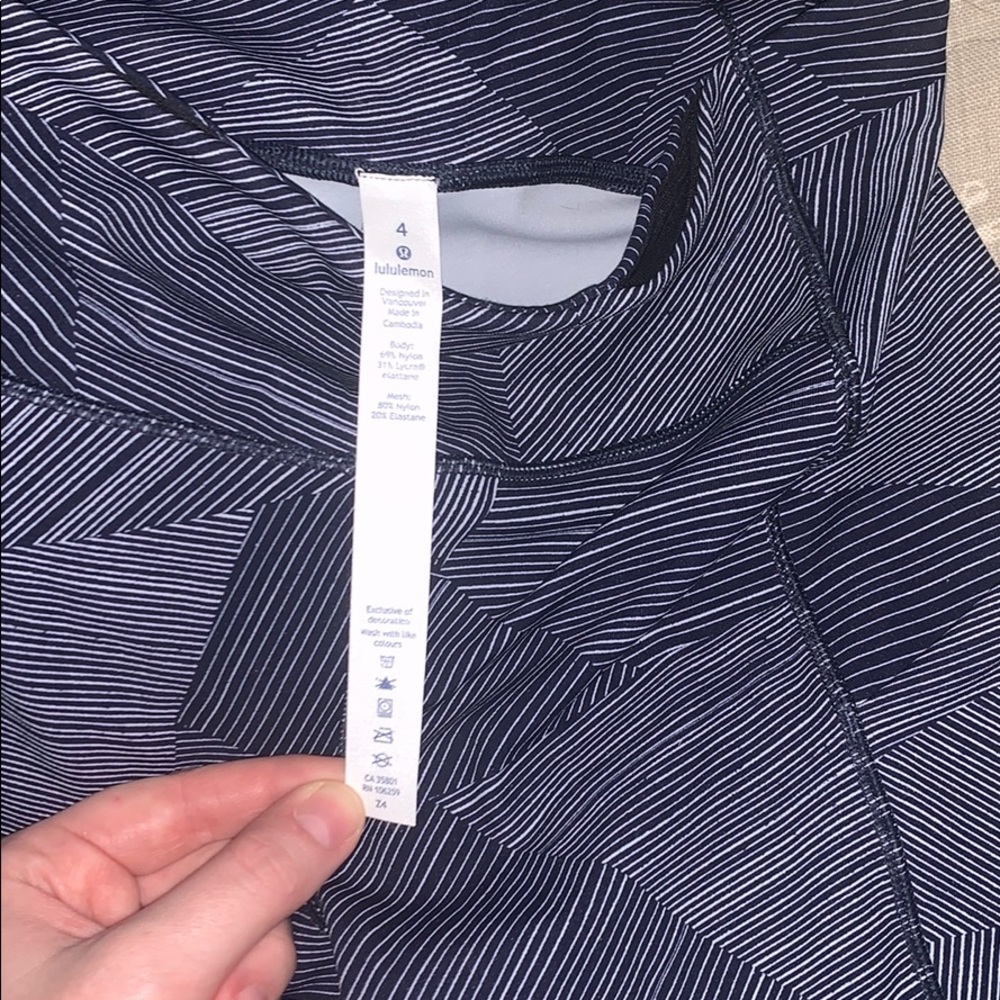 Lulu lemon cropped leggings navy and white size 4 - Picture 6 of 6
